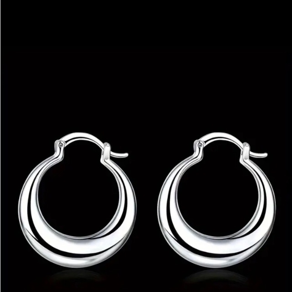 Beautiful fashion jewelry earrings